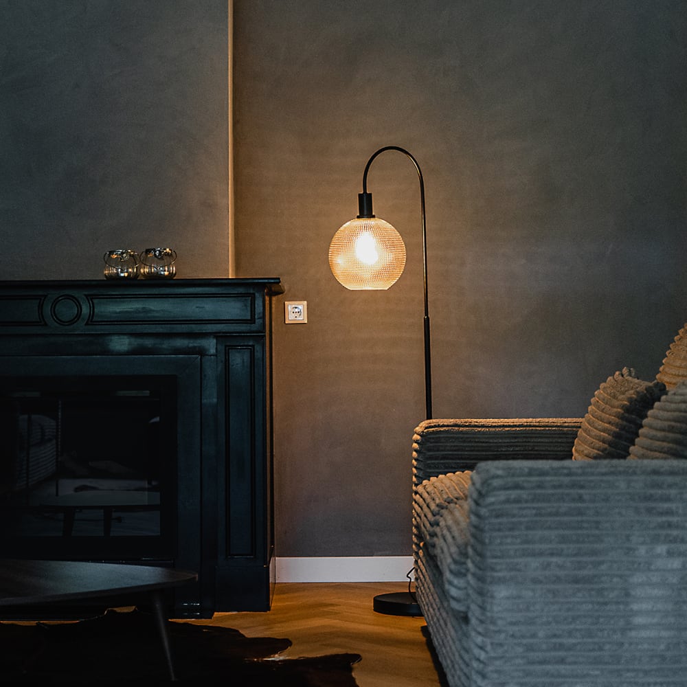 Lampadaire en verre noir — vue 3