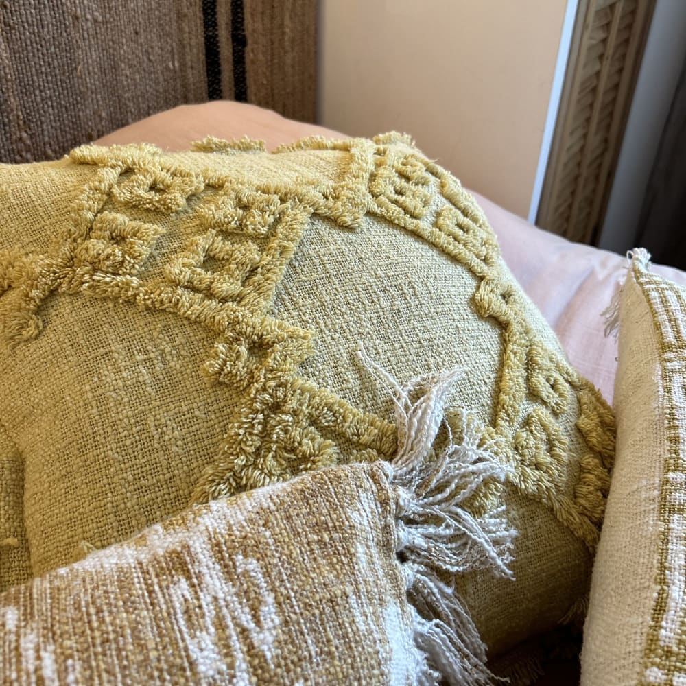 Coussin en coton jaune avec franges 45cm — vue 3