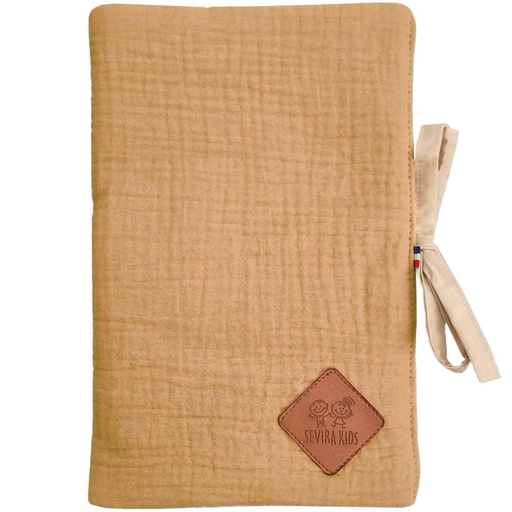 Protège carnet de santé bébé en gaze de coton camel 17x23 cm Protège carnet de santé bébé en gaze de coton camel 17x23 cm
