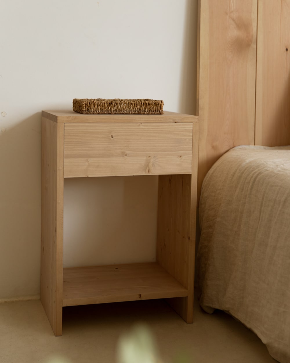 Mesita de noche de madera maciza en acabado tono medio 40x60cm - Maisons du Monde