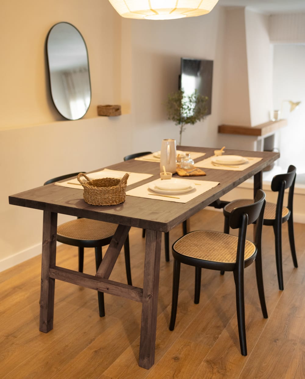 Mesa de comedor de madera maciza en tono nogal de 200x75cm - Maisons du Monde