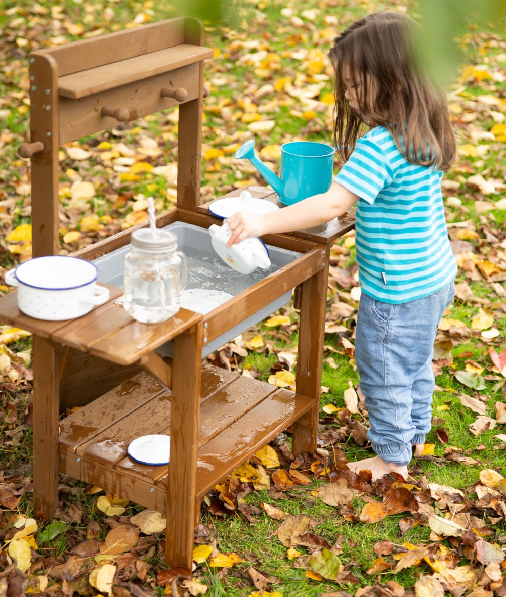 Cuisine de jardin pour enfant en bois teck avec bac plastique - Maisons du Monde