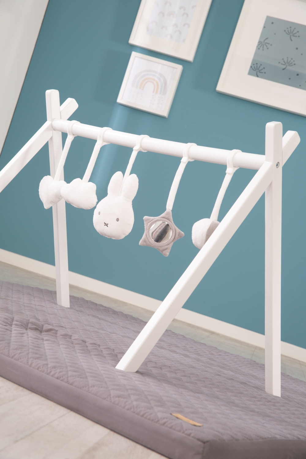 Arche d'éveil avec 5 jouets gris amovibles, bois blanc (roba) - Image 1