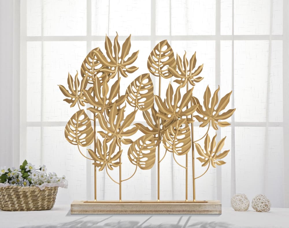 Scultura in metallo dorata con base cm 56x10x57,5 - Mauro