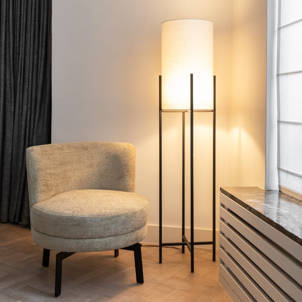 Lampadaire avec abat-jour en noir et blanc hauteur 136 cm en métal