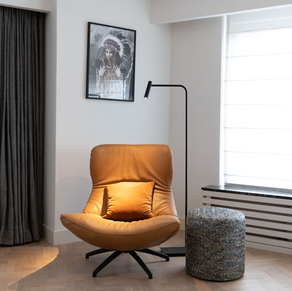 Lampadaire dans le salon noir hauteur 146 cm en métal