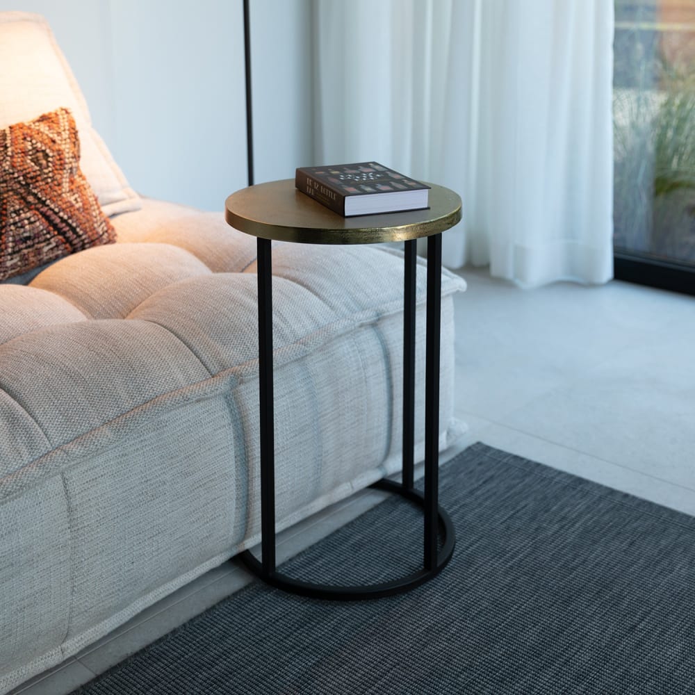 Table basse autour du noir en table d'appoint dorée hauteur 55 cm
