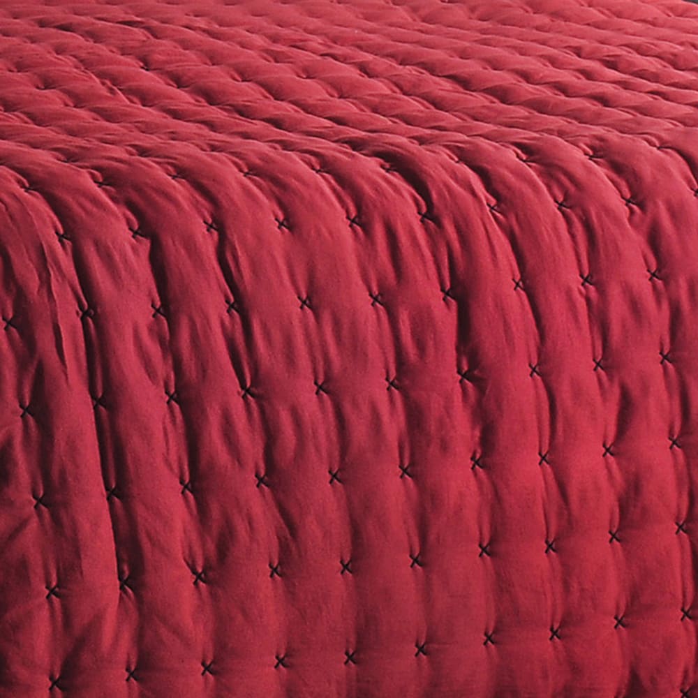 Jeté de lit matelassé et uni polyester rouge 250x260 cm - Maisons du Monde