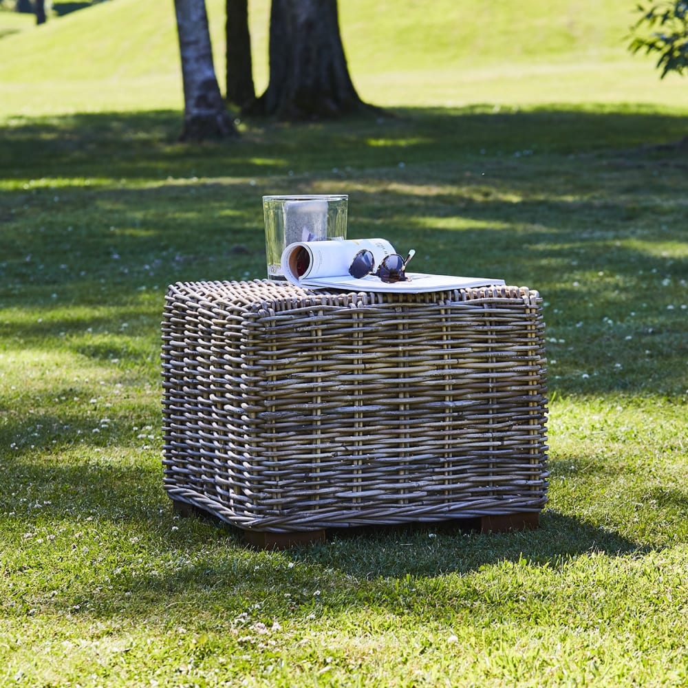 BERAH GETAH Garten-Couchtisch aus Kubu style modern Beige Holz
