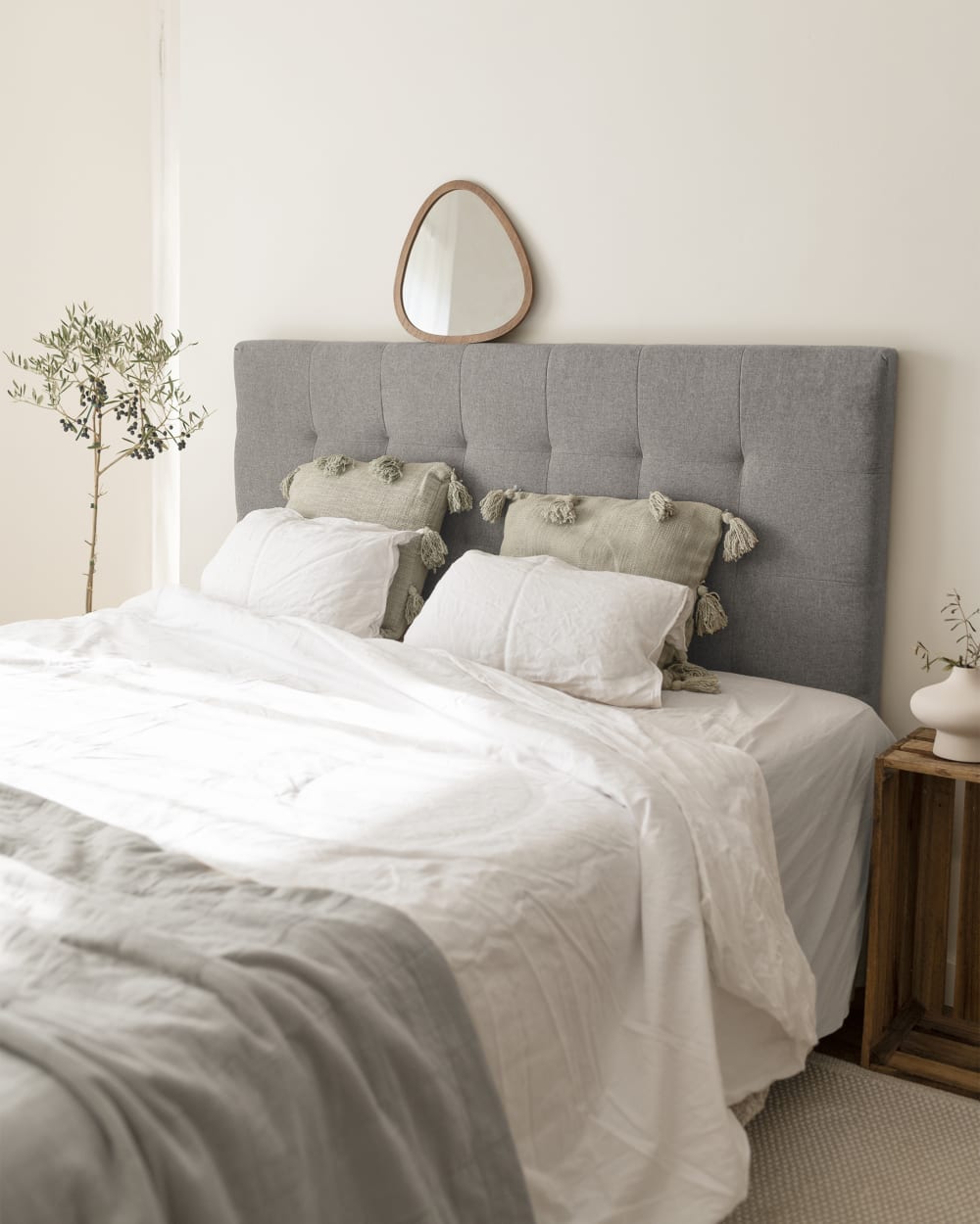 Cabecero tapizado de poliester con pliegues en color gris de 160x80cm - Maisons du Monde
