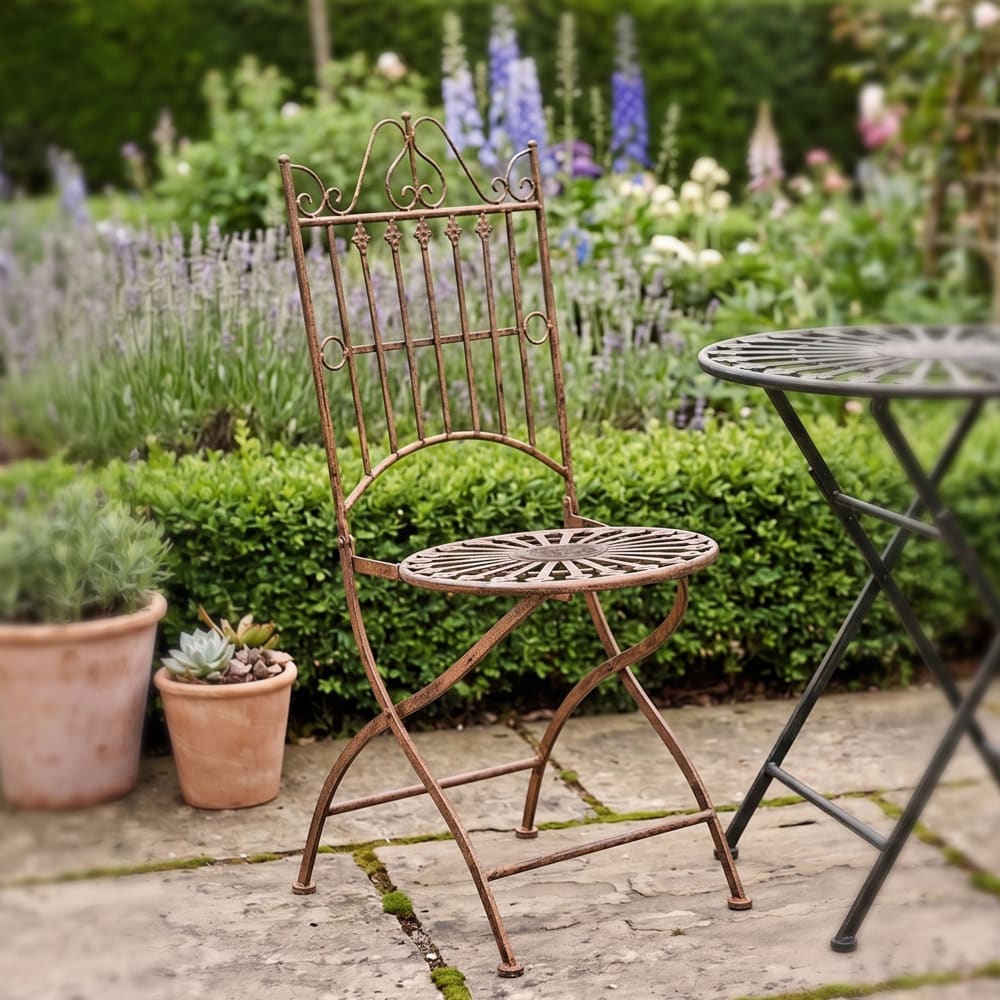 Silla de exterior plegable en metal marrón antiguo