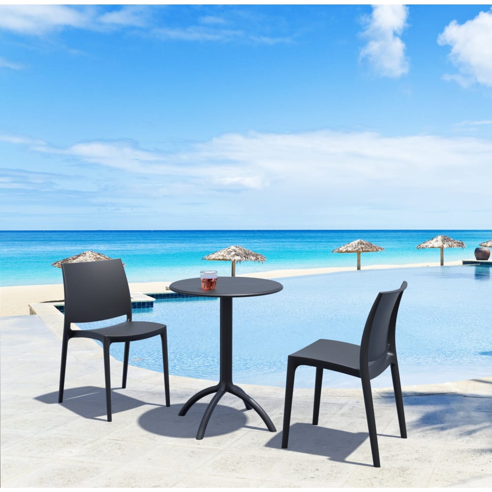 Silla de exterior apilable resistente en plástico negro