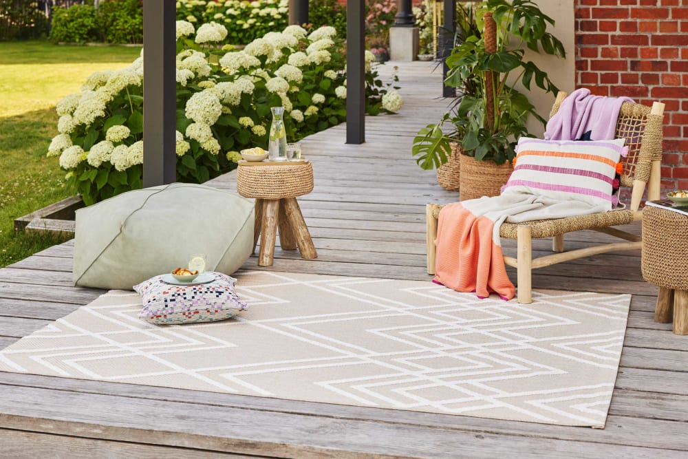 Alfombra interior/exterior con relieve beige y blanco 120x170 - Maisons du Monde