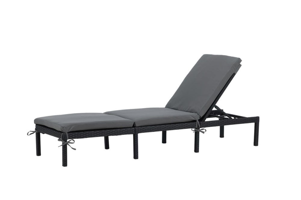 Chaise longue noire en osier