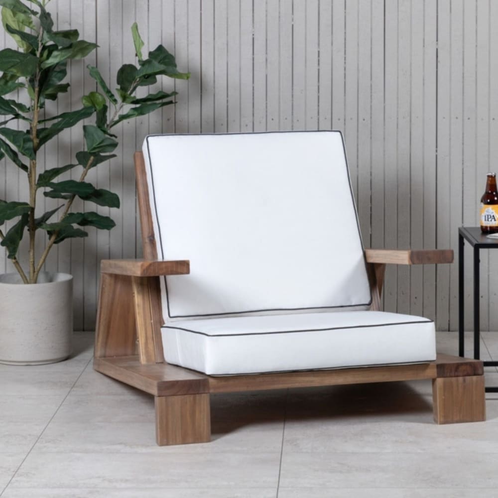 Fauteuil design extérieur en bois massif avec coussin - Maisons du Monde