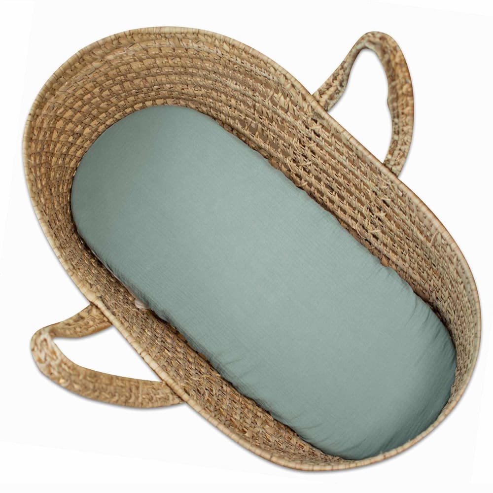 Drap housse couffin bébé gaze de coton vert de gris 70x30 cm Drap housse couffin bébé gaze de coton vert de gris 70x30 cm