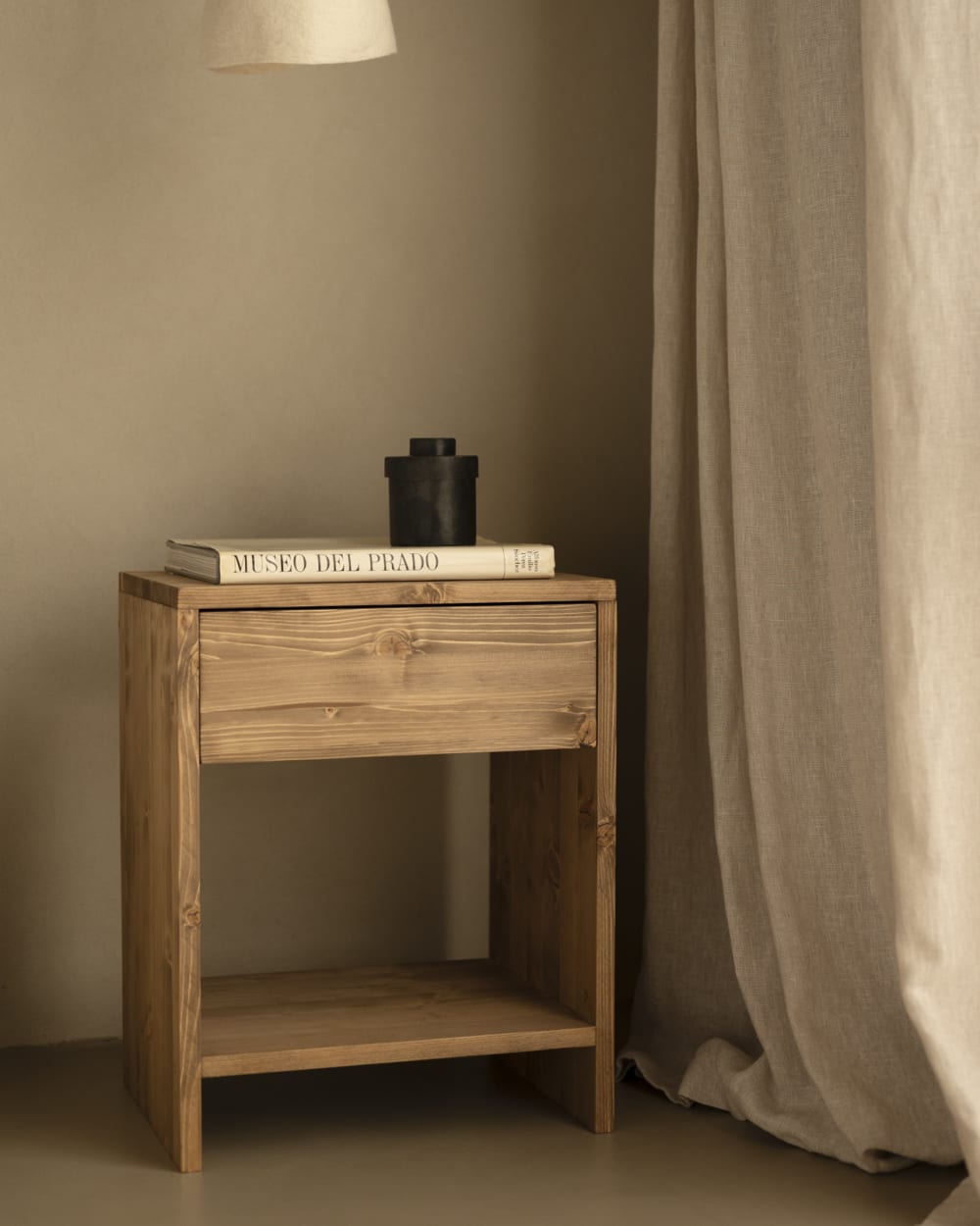 Table de chevet en bois de sapin avec un tiroir vieilli 40x40cm - Maisons du Monde