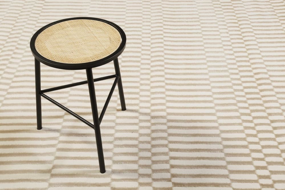 Tapis plat à motif et relief beige sable 120x170 — vue 3