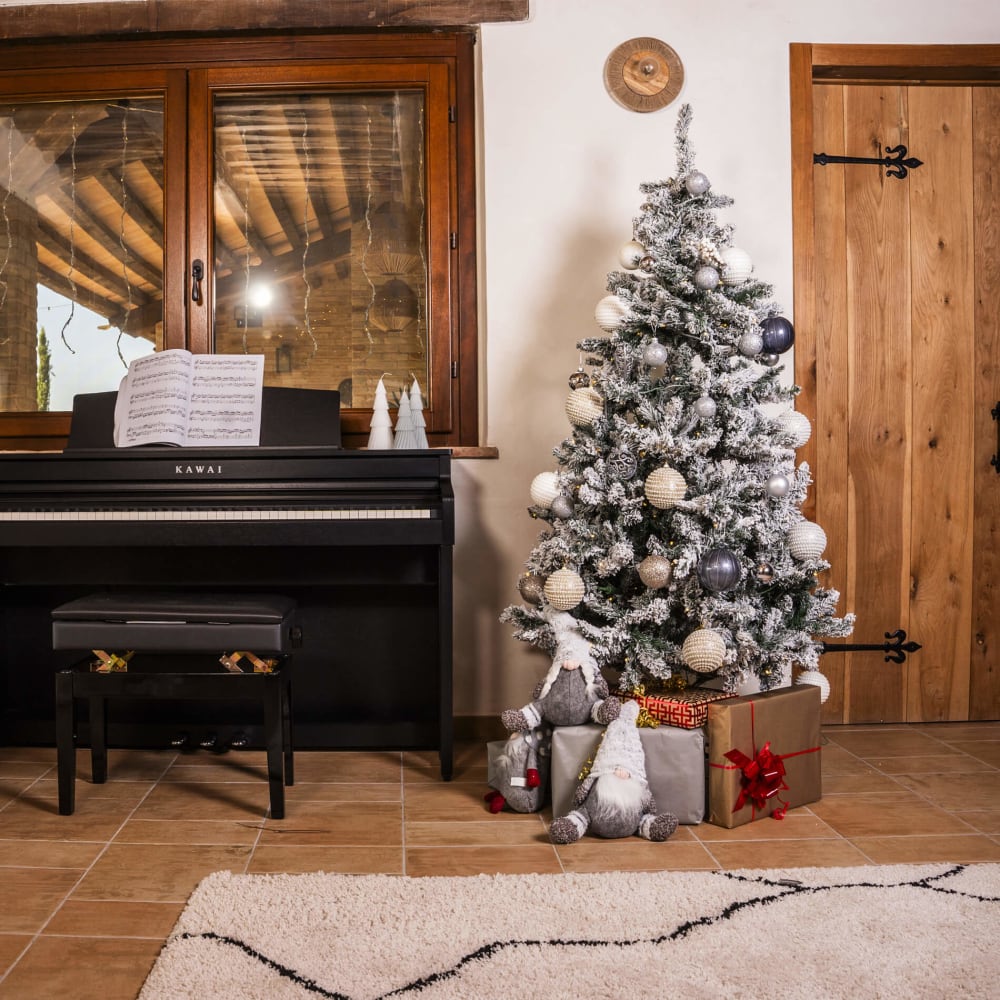 Sapin de Noël enneigé H 150 cm 809 branches vert et blanc - Maisons du Monde