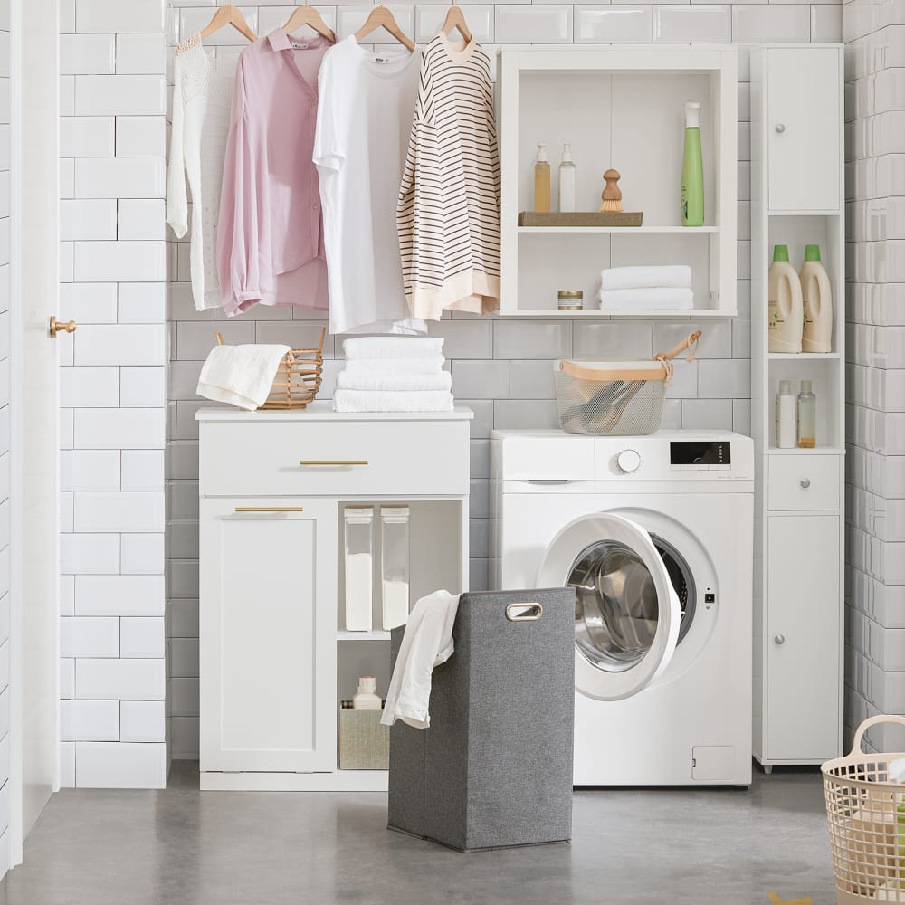 Meuble bas avec bac à linge pliable effet bois blanc