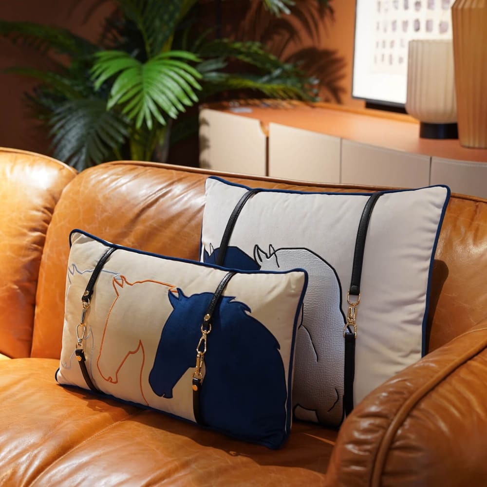 Kissen mit Pferden, weiß und blau, 50x30cm - Maisons Du Monde