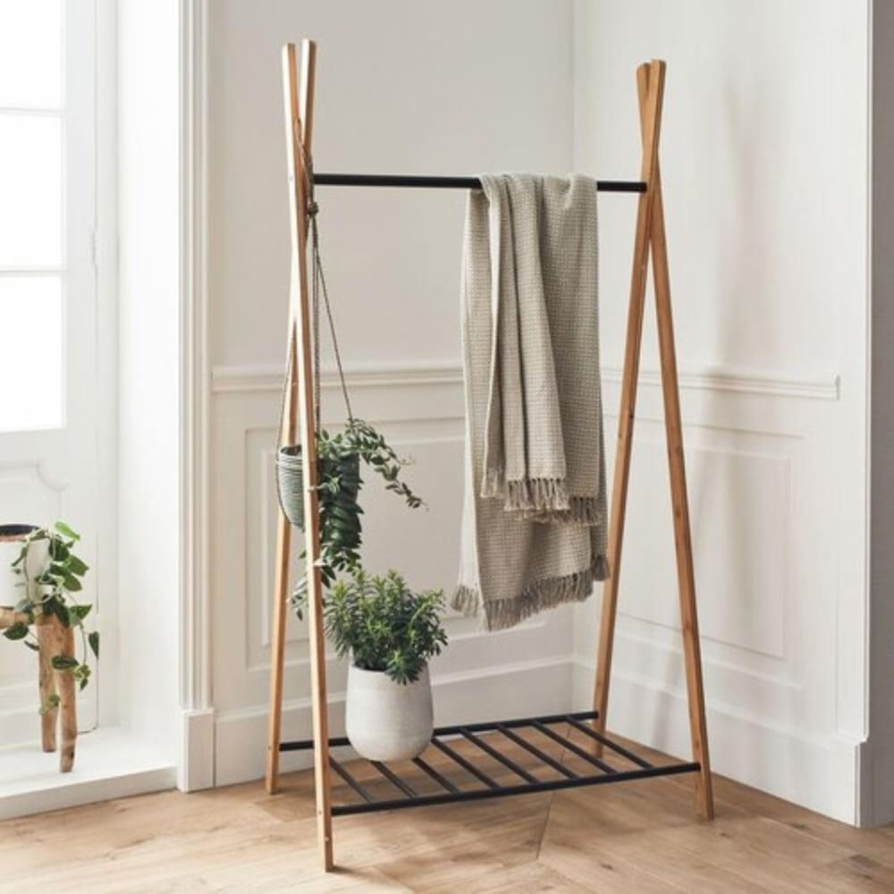 Portant à vêtements en bambou naturel et métal noir 93 x 50 x 173 cm
