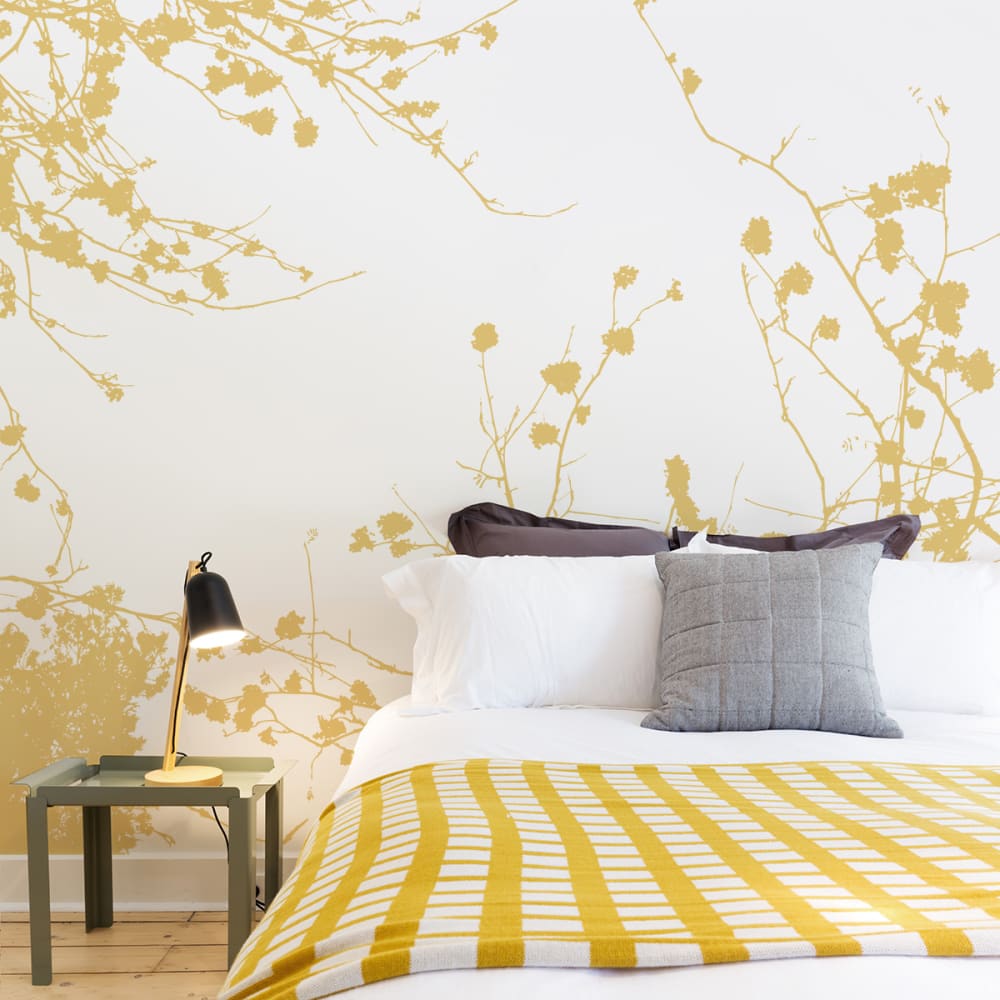 Papier peint entre les branches, jaune 300 x 250cm — vue 3