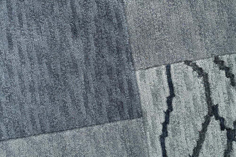 Handgetufteter Teppich aus reiner Wolle - Anthrazit 140x200 cm -