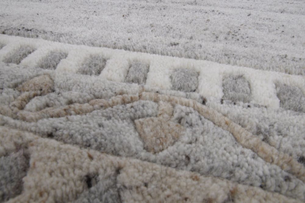 Tapis moderne tufté main, laine non-teinte Gris naturel 250x350 - Maisons du Monde