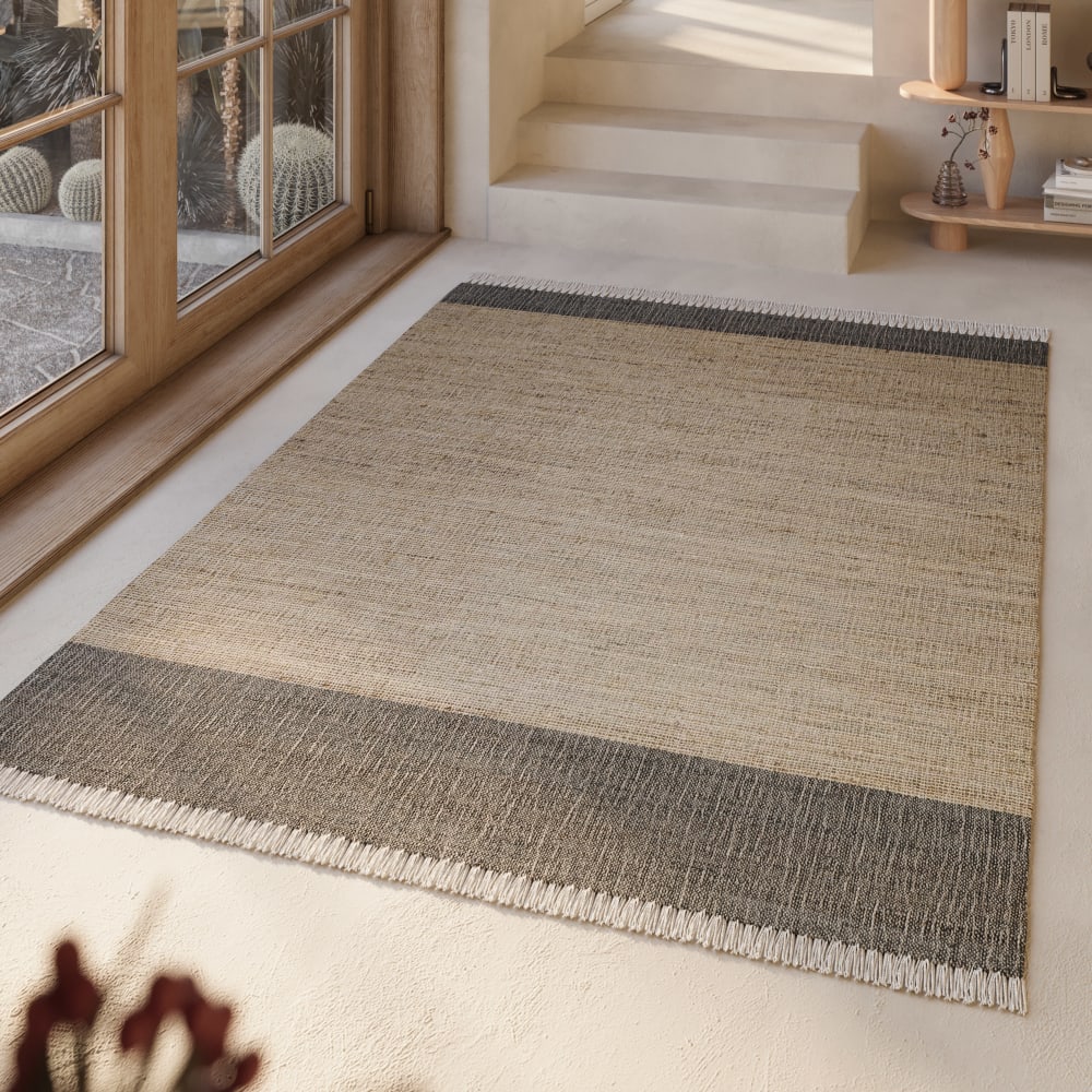 Tapis plat tissé main à franges rayé anthracite et beige sable 160x230 — vue 3