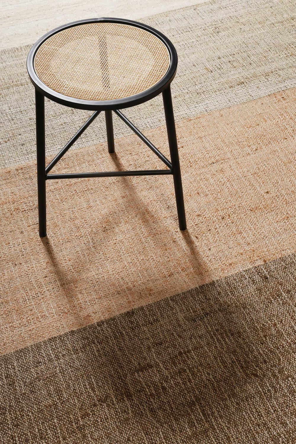 Tapis plat tissé main à franges rayé tons de brun et beige 80x150 — vue 4