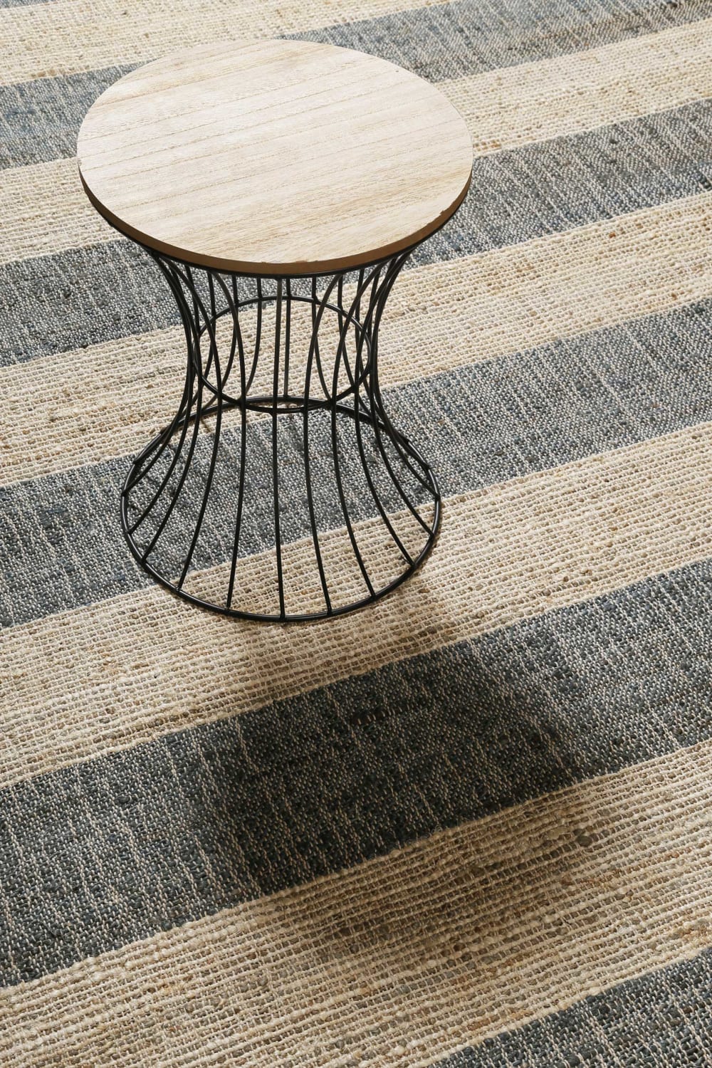 Tapis plat tissé main à franges rayé anthracite et beige 160x230 — vue 4
