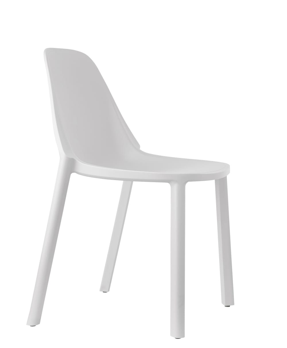 chaise design en plastique