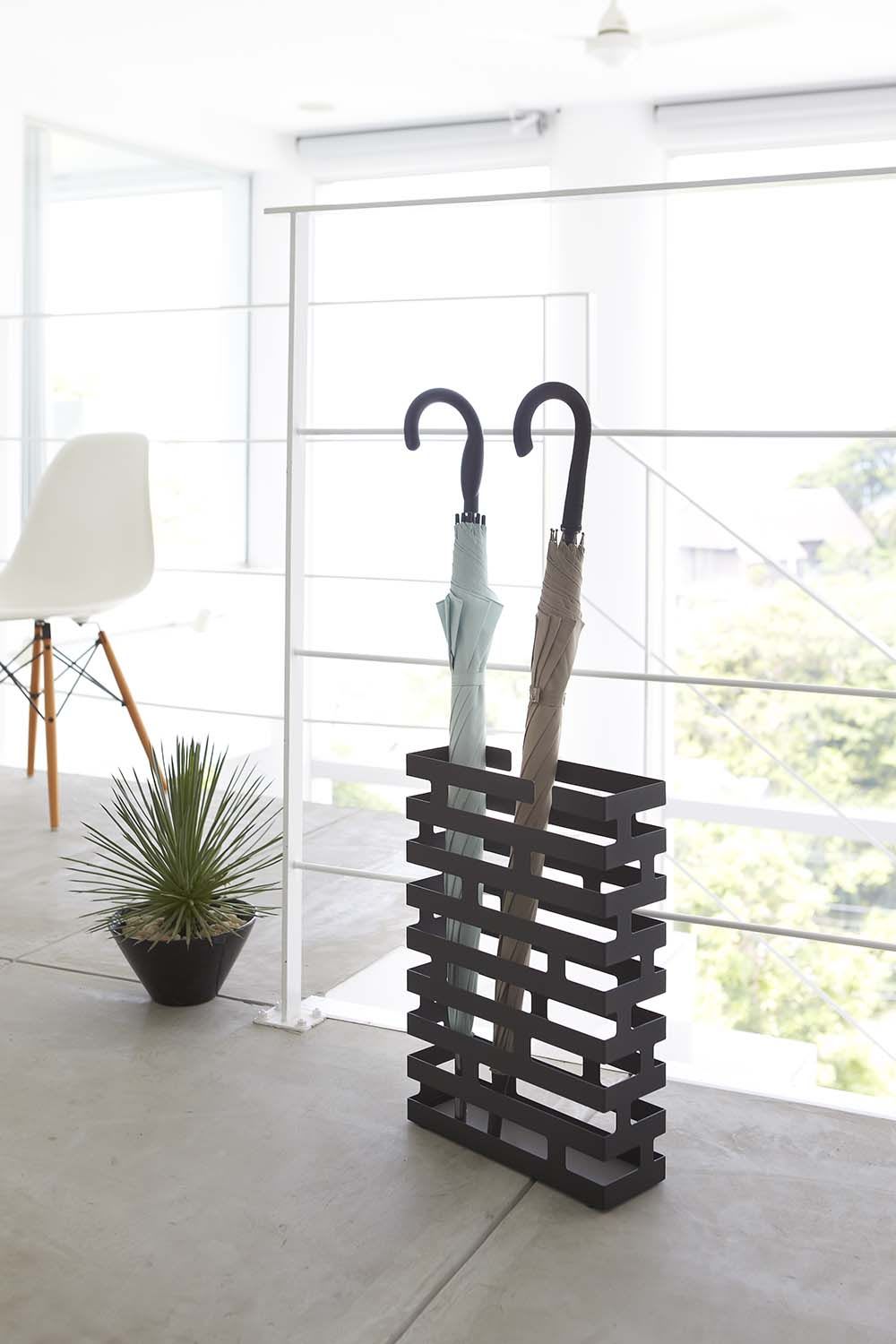 Porte parapluie design brique noir - Maisons du Monde
