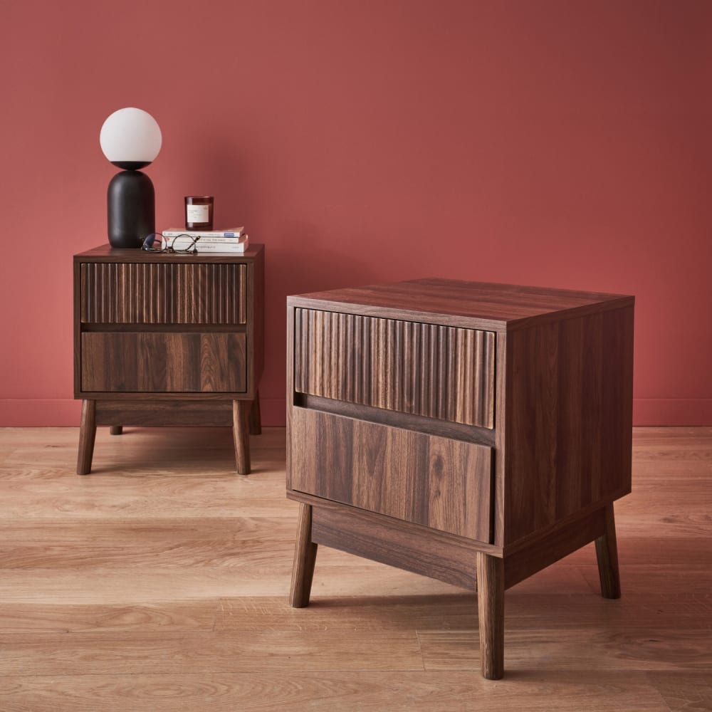 sweeek 2er Set Nachttische mit 2 Schubladen, Walnussholzdekor style modern Braun Spanplatte