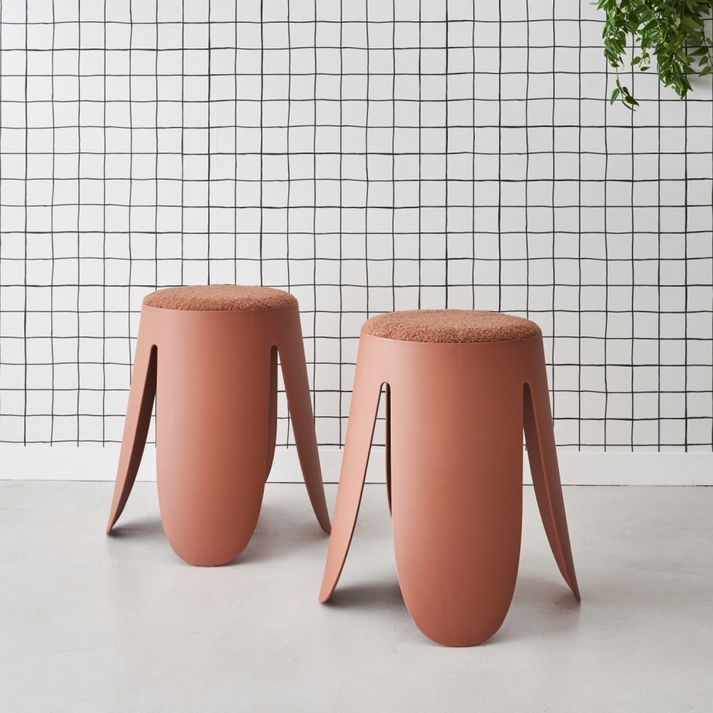 sweeek Set de 2 tabourets empilables terracotta, bouclette texturée style contemporain Rouge Résine - 44x46x30cm
