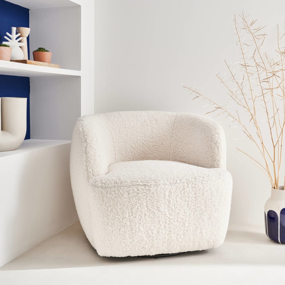 Fauteuil cosy rond pivotant en bouclette crème