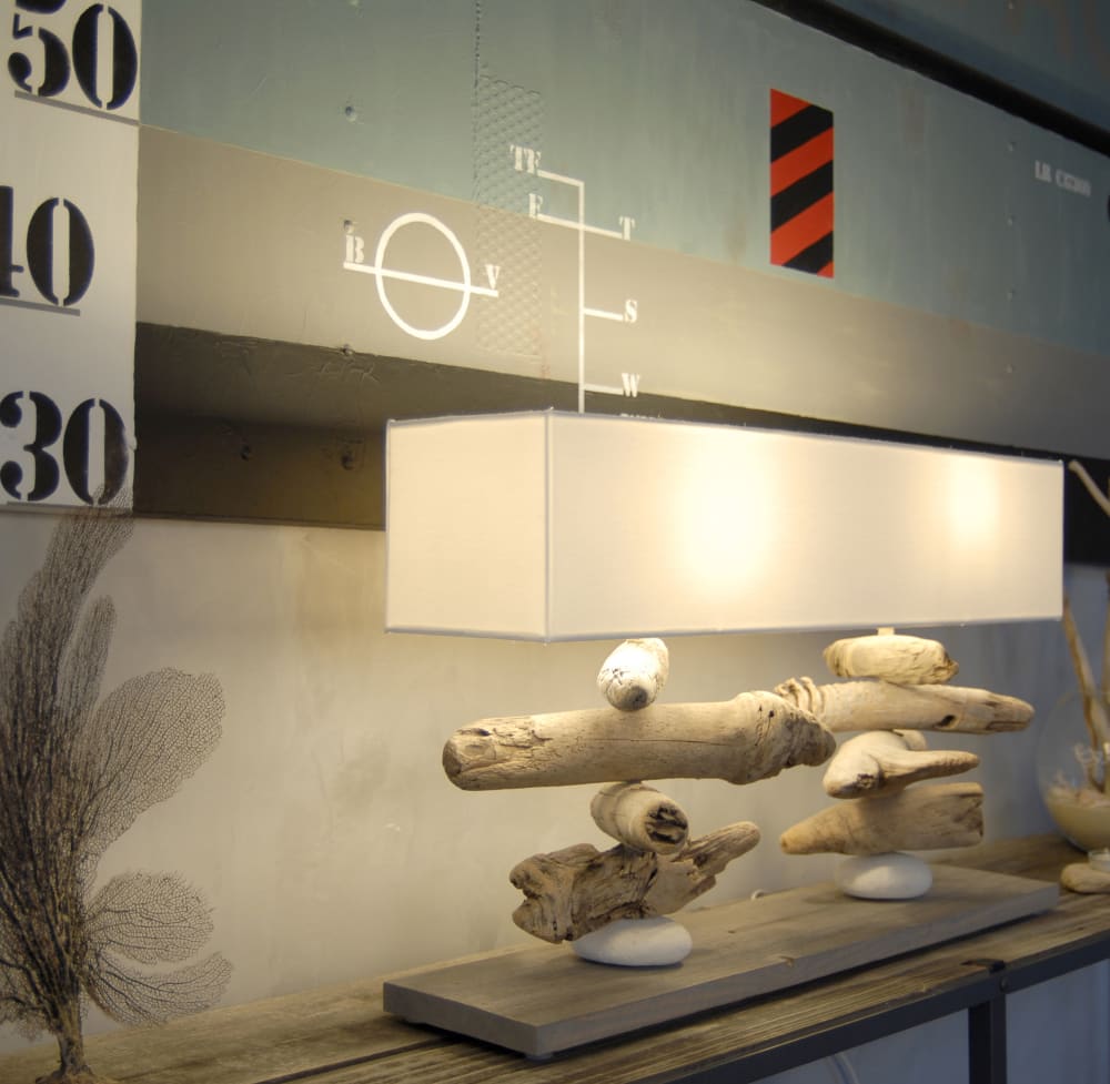 Lampe à poser en bois blanc — vue 4