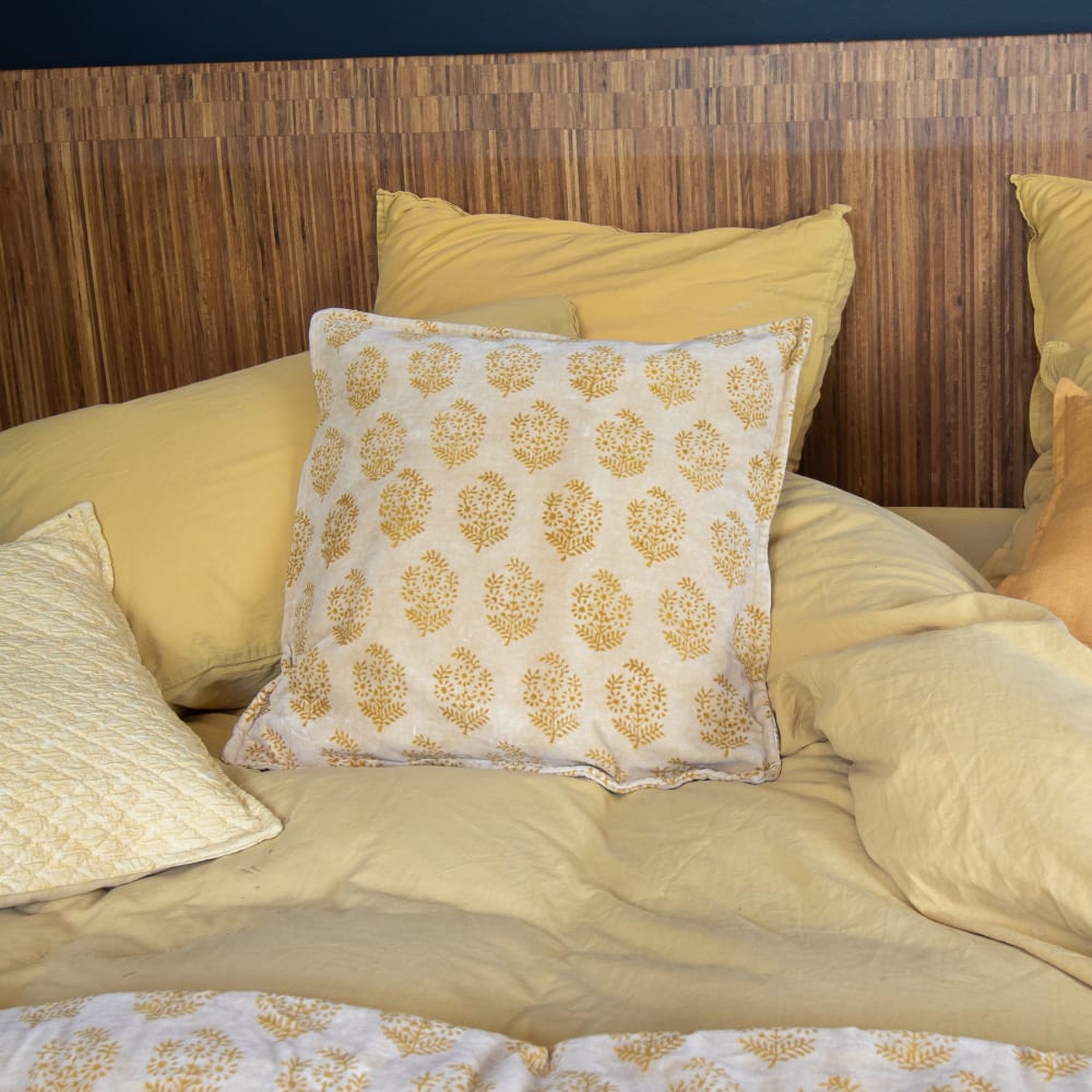 Coussin en velours jaune 45cm — vue 3