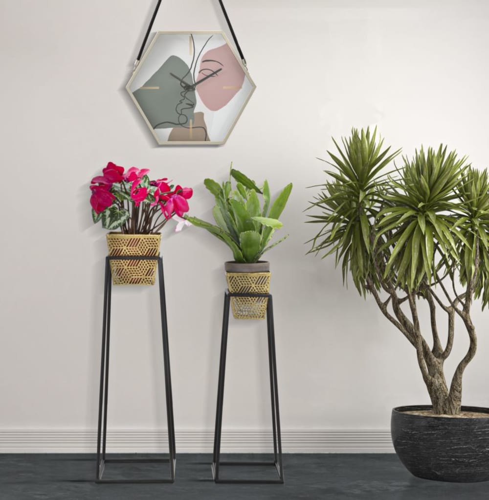 Lot de 2 cache-pot en métal doré avec bases 23x23x70-20x20x60  cm