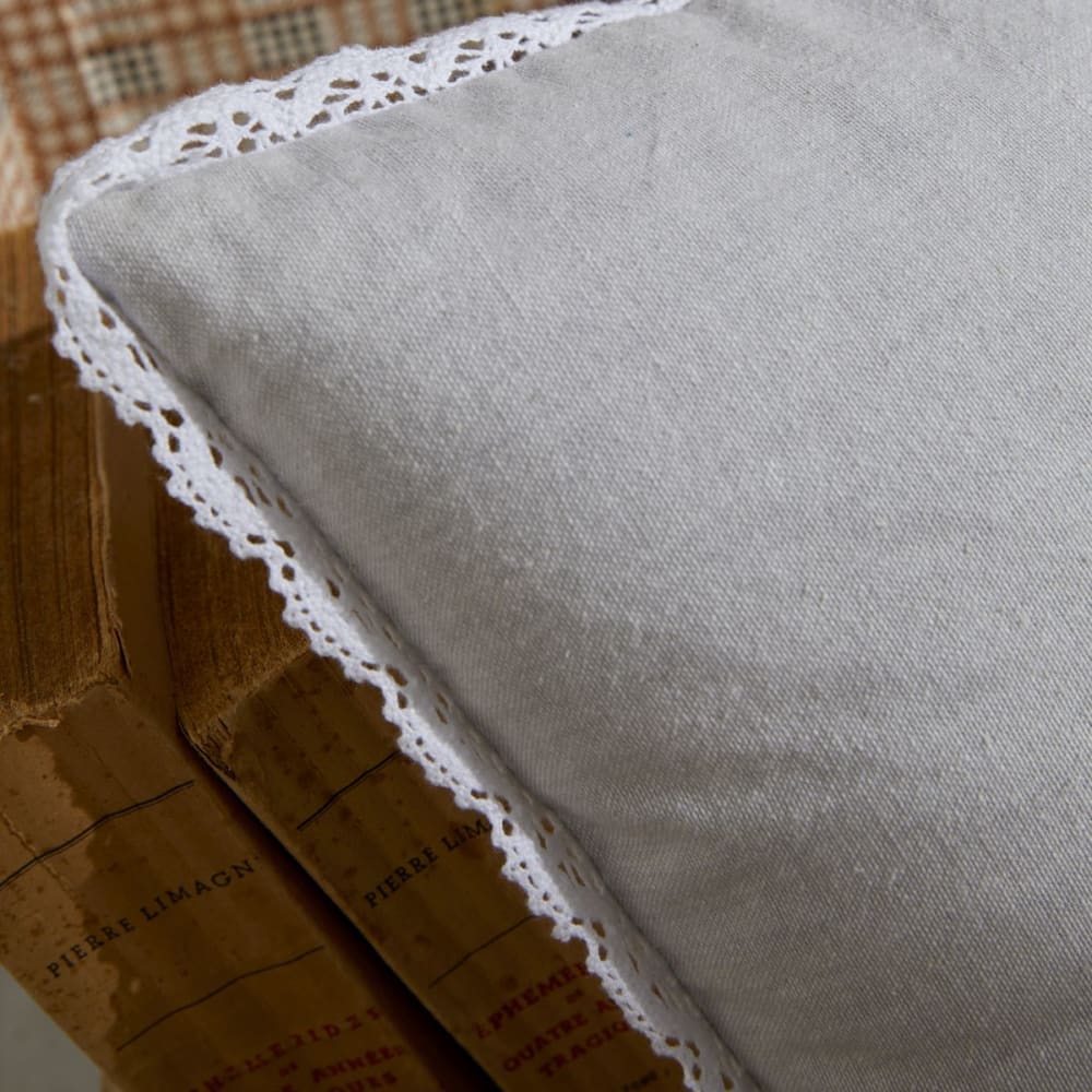 Coussin déhoussable finition dentelle coton uni 40x40 cm gris — vue 3