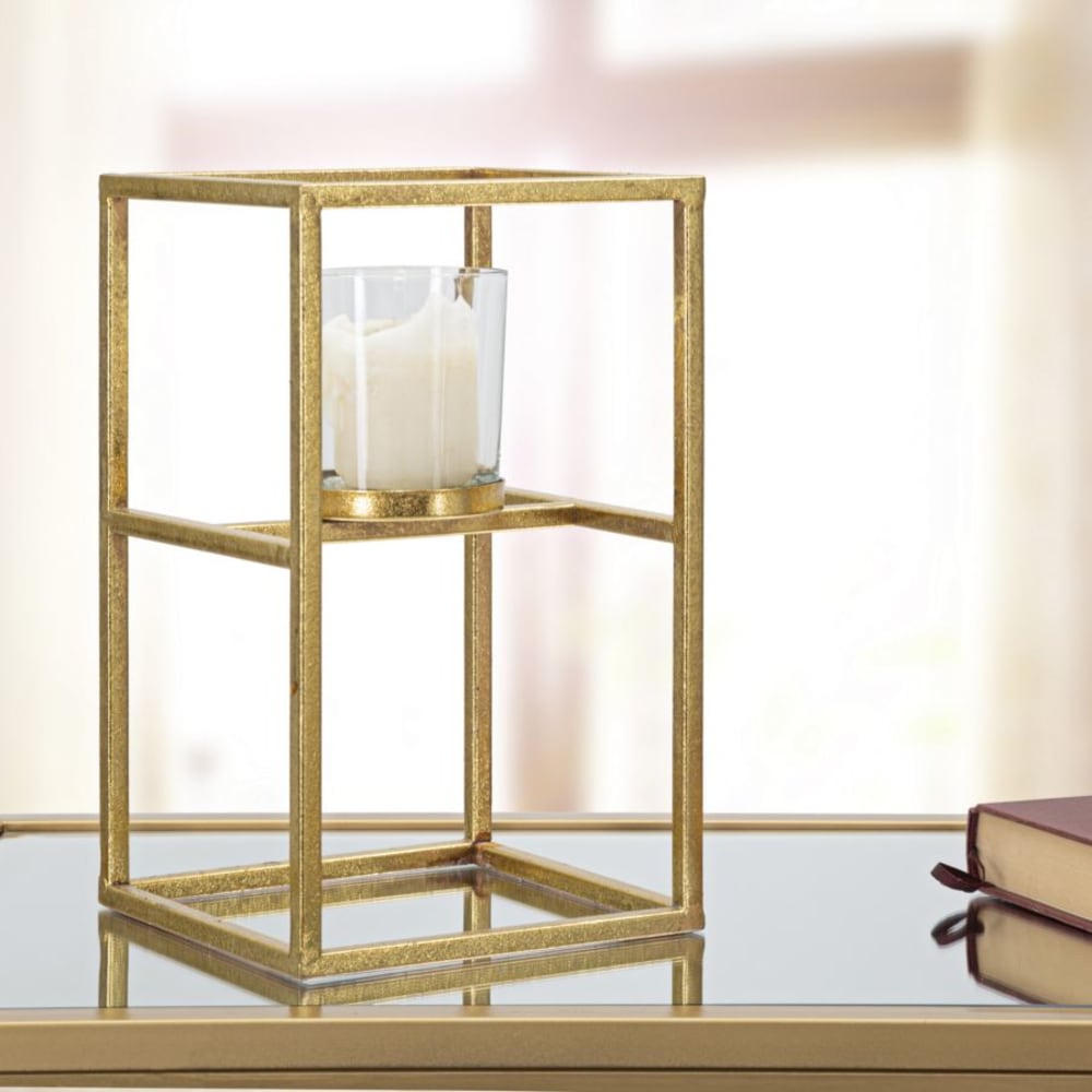 MAURO FERRETTI Vergoldeter Kerzenhalter aus Metall mit schlichtem geometrischem Design, inklusive Glas. Maße: 15 x 15 x 25 cm. Gold