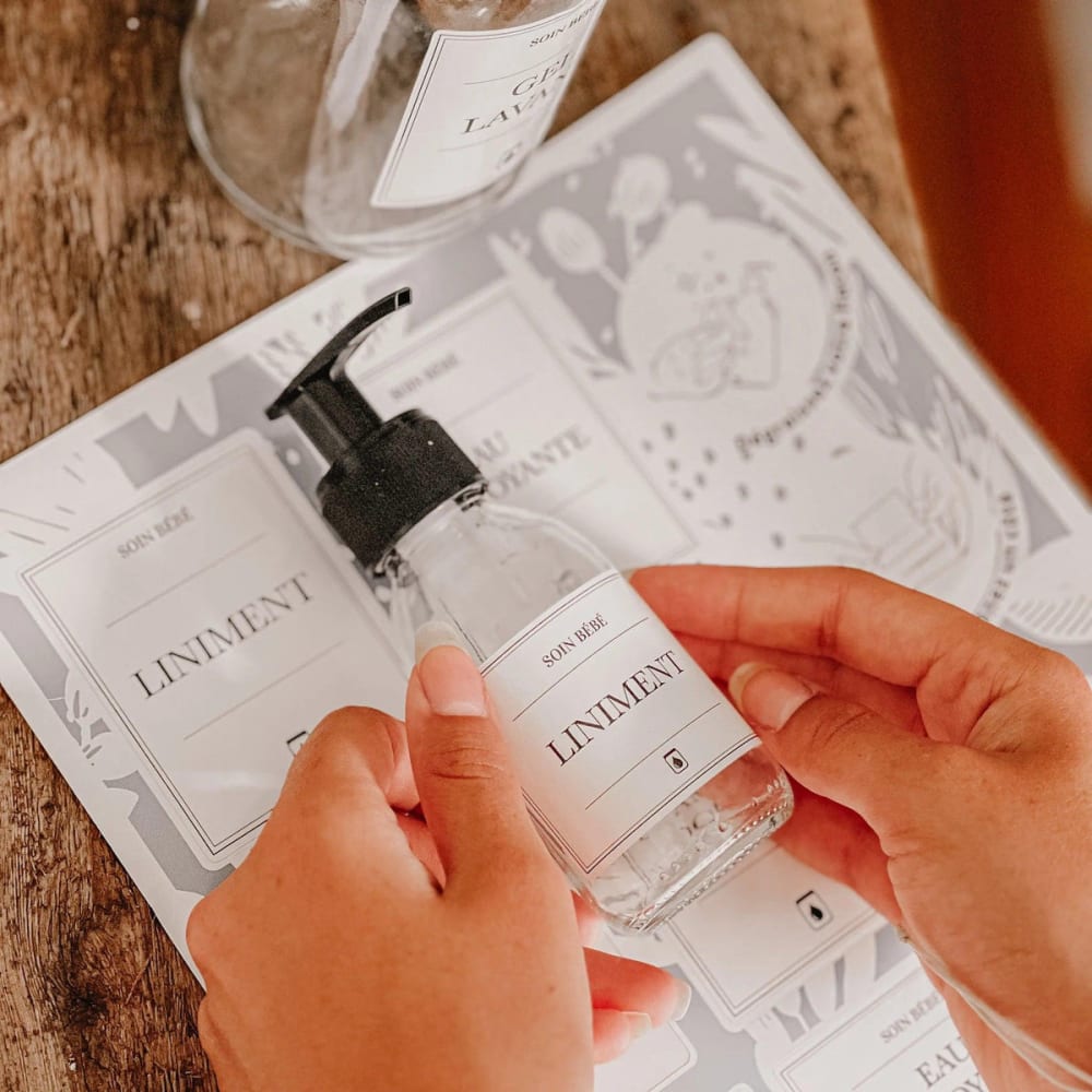 Lot de 8 flacons distributeurs en verre avec étiquettes Soin Bébé