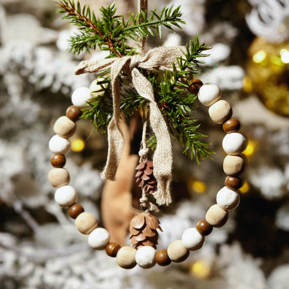 Colgante de navidad decorativo círculo de madera beige y marrón d10