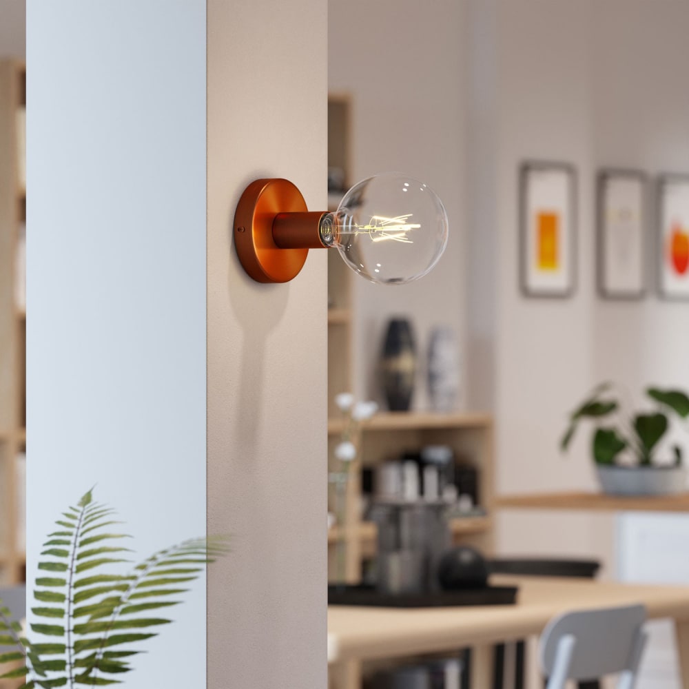 Wand- oder Deckenleuchte aus Metall mit Finish in Kupferoptik -