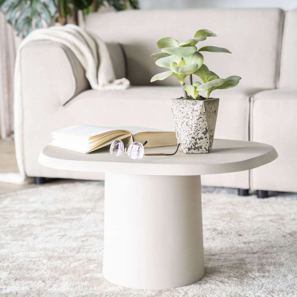 Table basse en aluminium 57x71cm - blanc ivoire - Maisons du Monde
