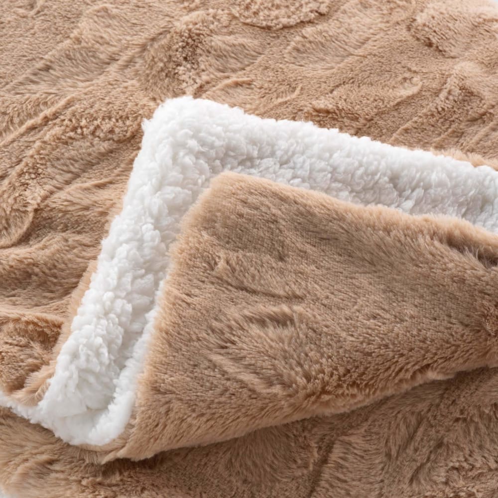 Plaid imitation fourrure/sherpa sable 125x150 cm - Maisons du Monde