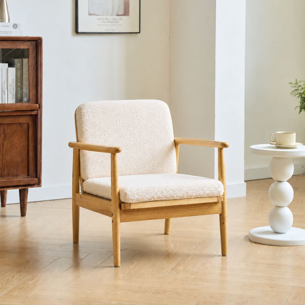 Fauteuil de salon en bois massif et bouclette blanche