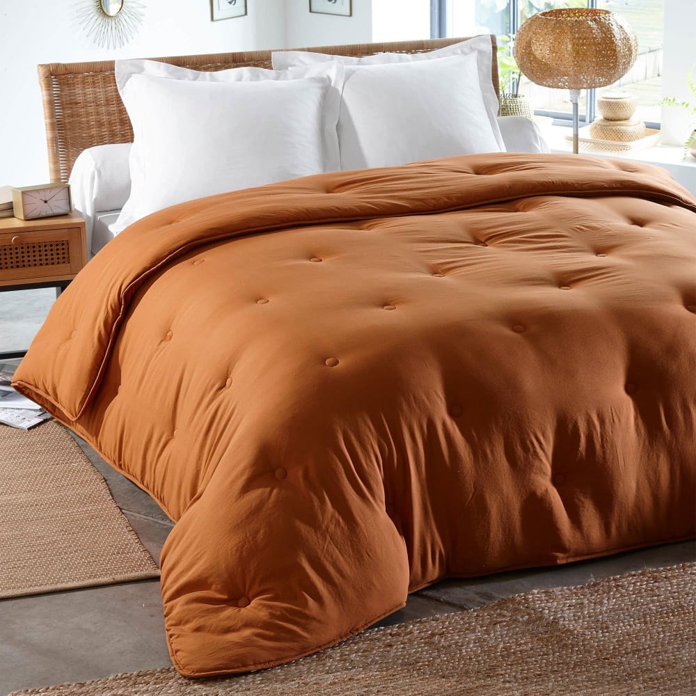 Couette chaude en polyester marron noisette 200x200cm