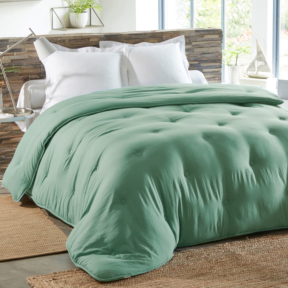Couette chaude en polyester vert céladon 140x200